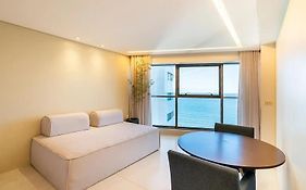 Hy Beach Flats - International